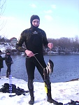 по морозу босиком на рыбалку ездил